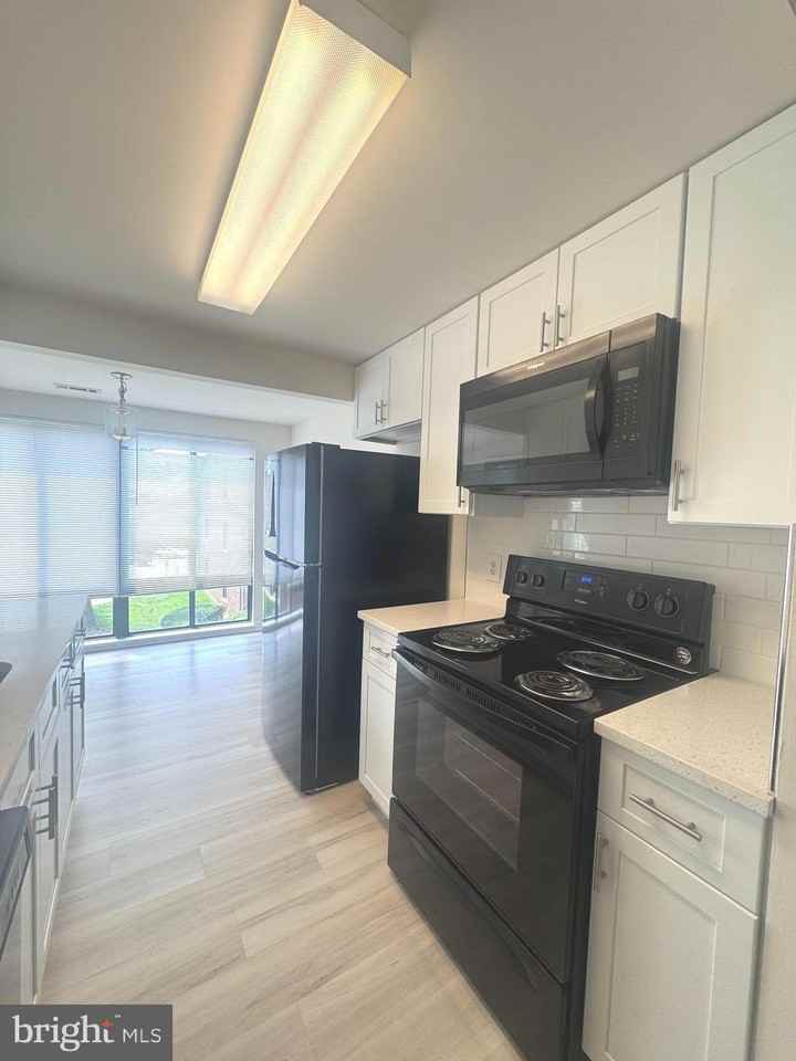18001 Chalet Dr #19-202 - Photo 6 of 37