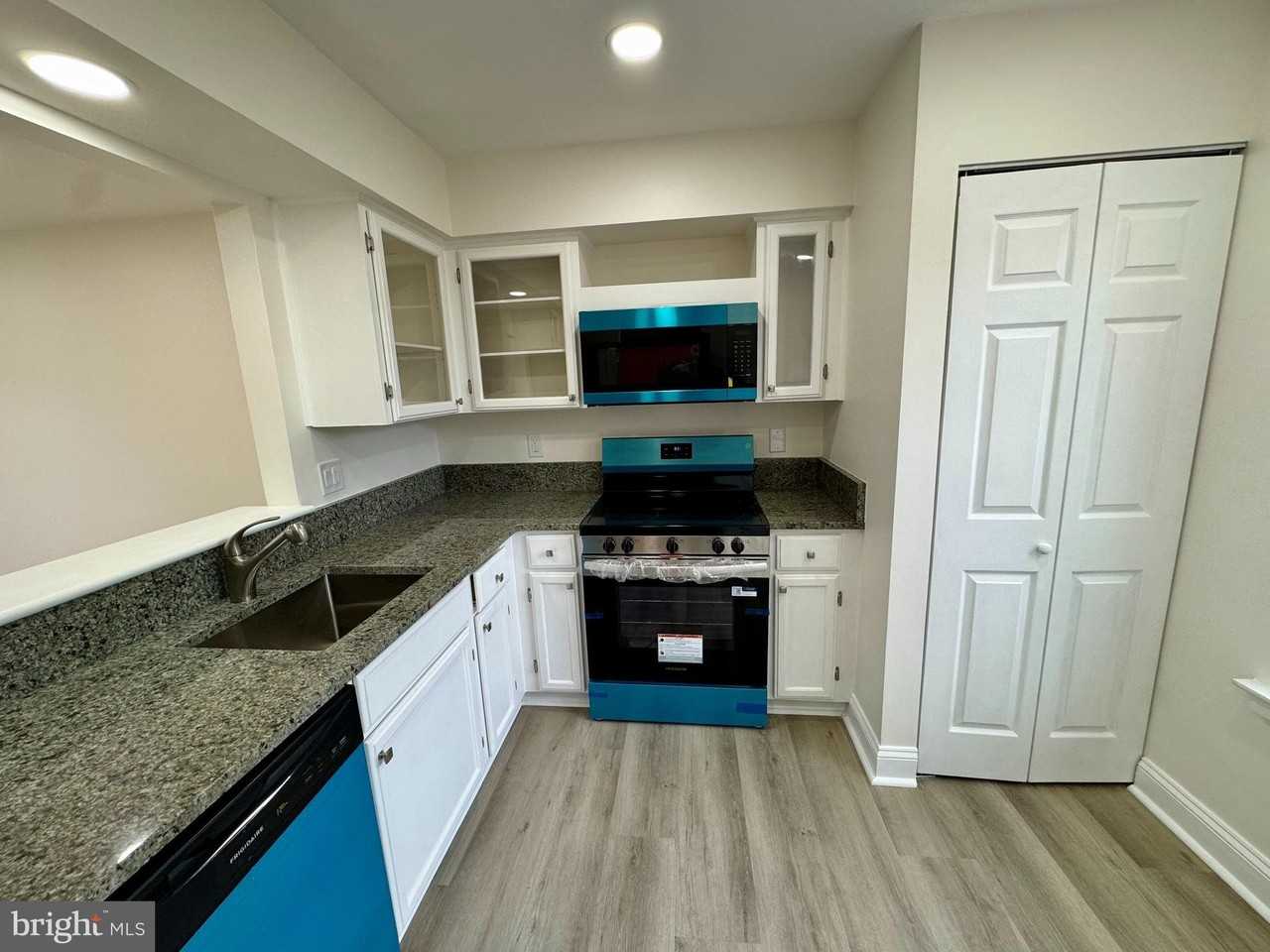 1142 Windemere Ct - Photo 7 of 30