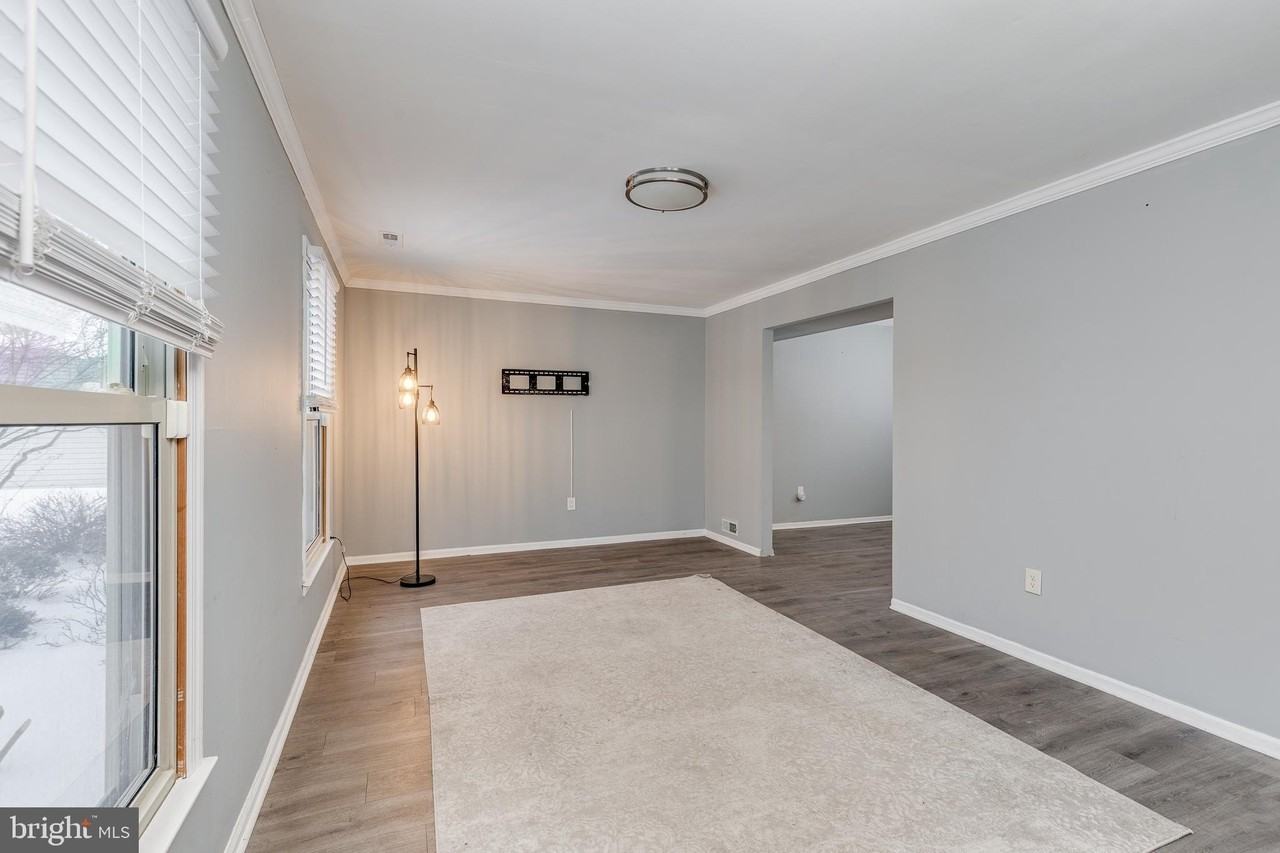 45 Stratford Ln - Photo 4 of 25