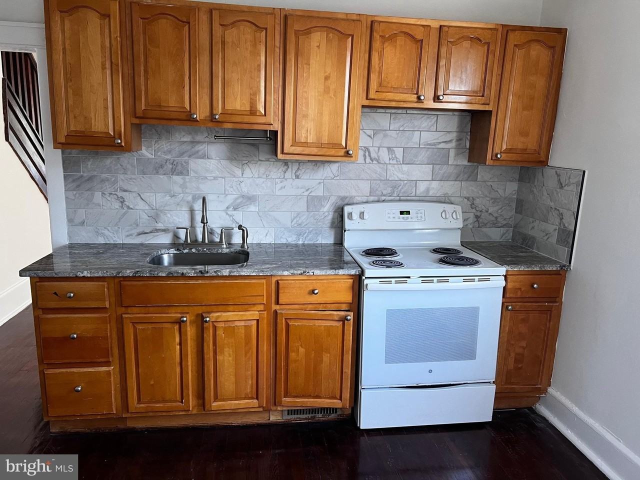529 Bridgeboro St - Photo 3 of 7
