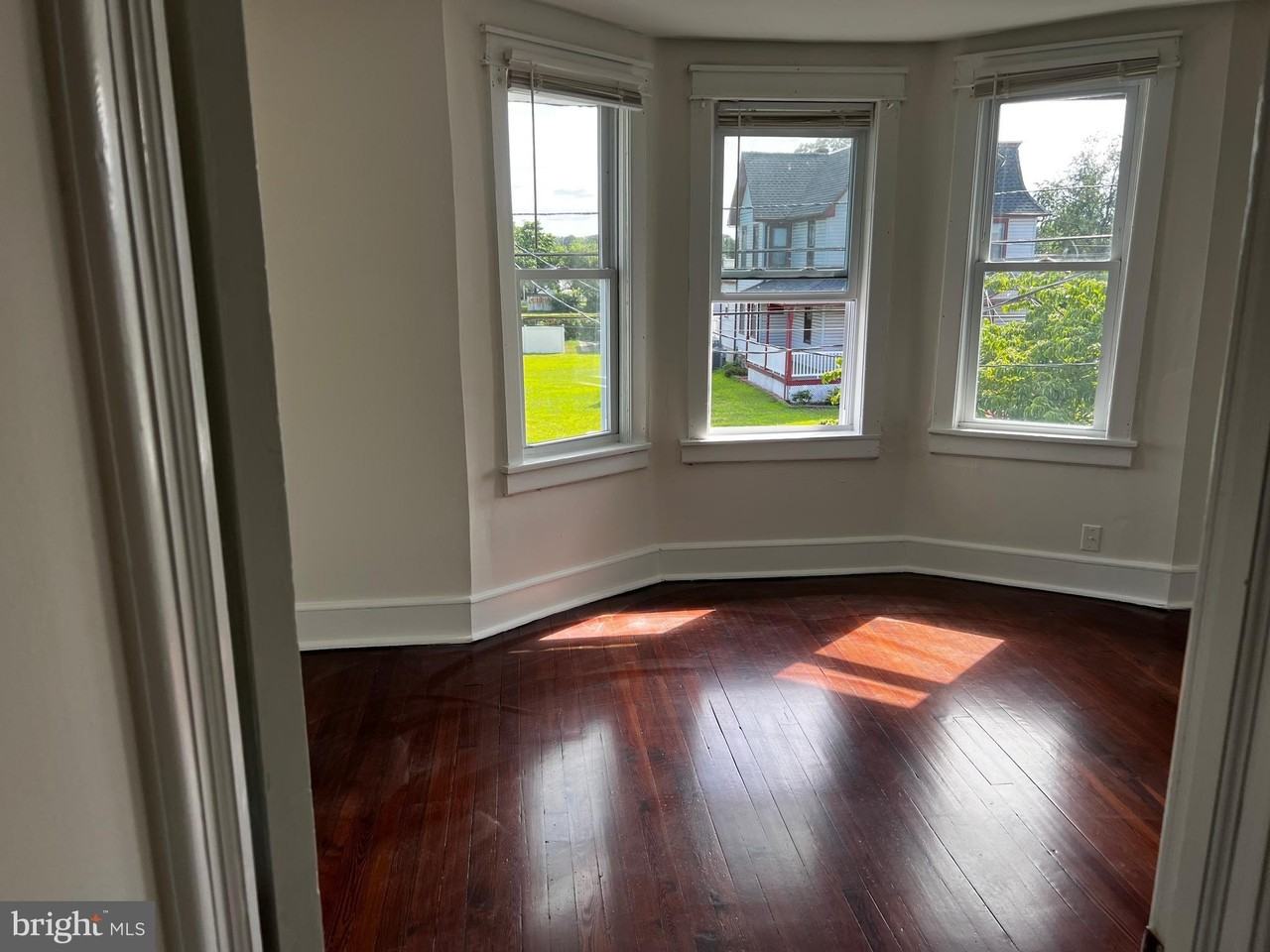 529 Bridgeboro St - Photo 4 of 7
