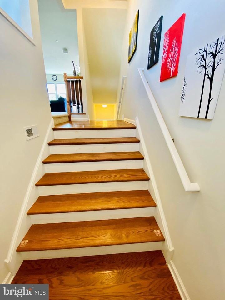 114 Admiral Ln - Photo 3 of 16