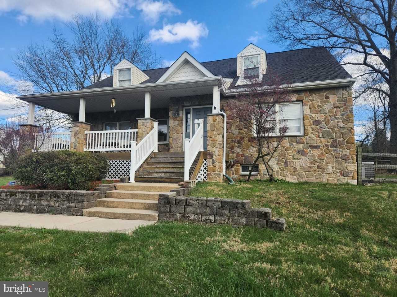1507 Easton Rd - Photo 2 of 50