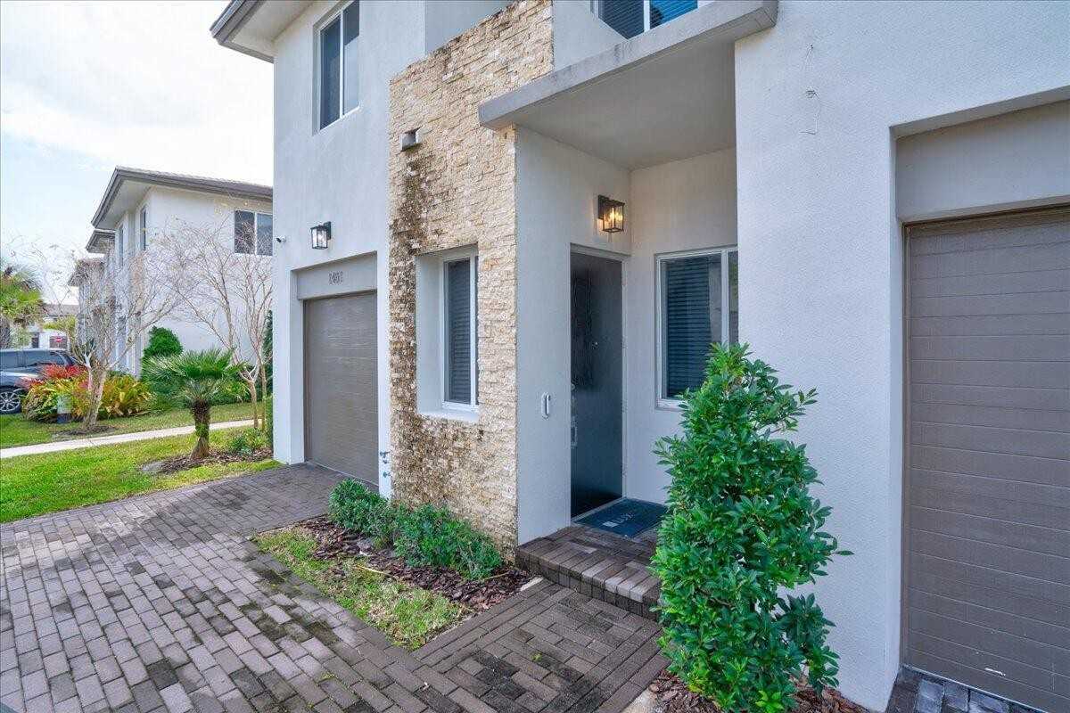 1451 Pioneer Way - Photo 3 of 50