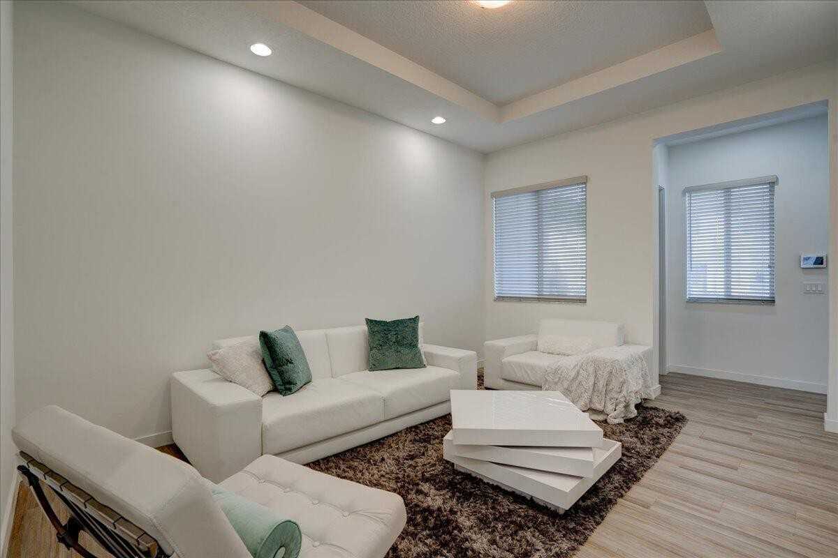 1451 Pioneer Way - Photo 7 of 50
