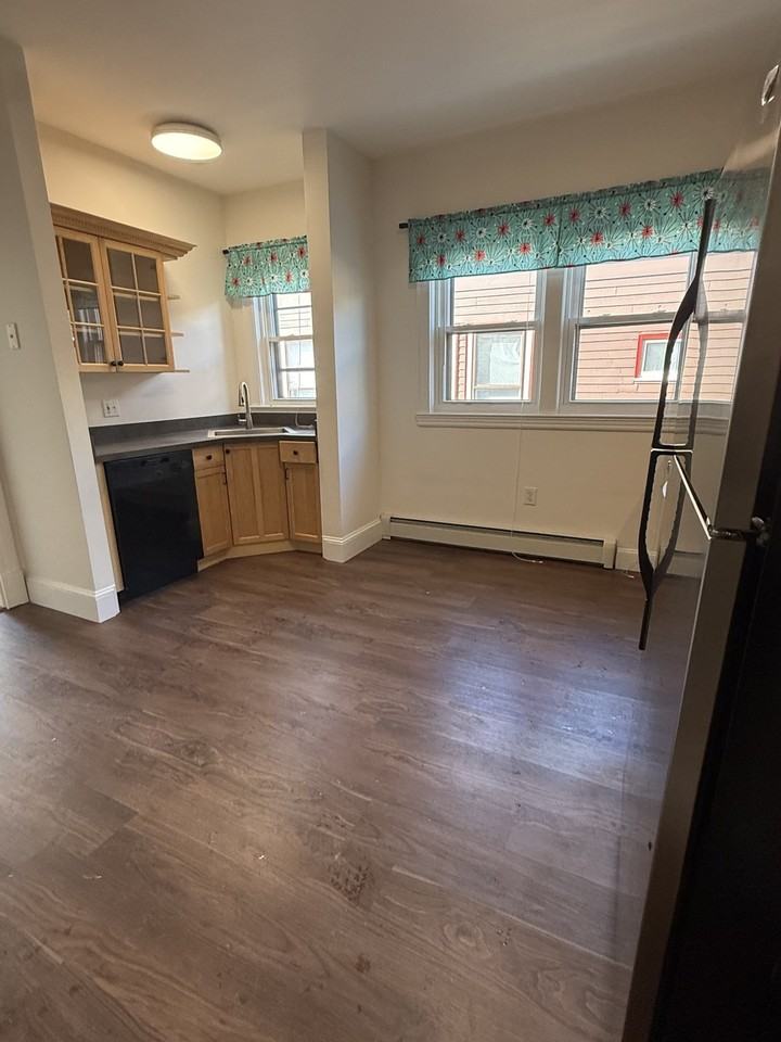 43 Ocean Ave - Photo 4 of 7
