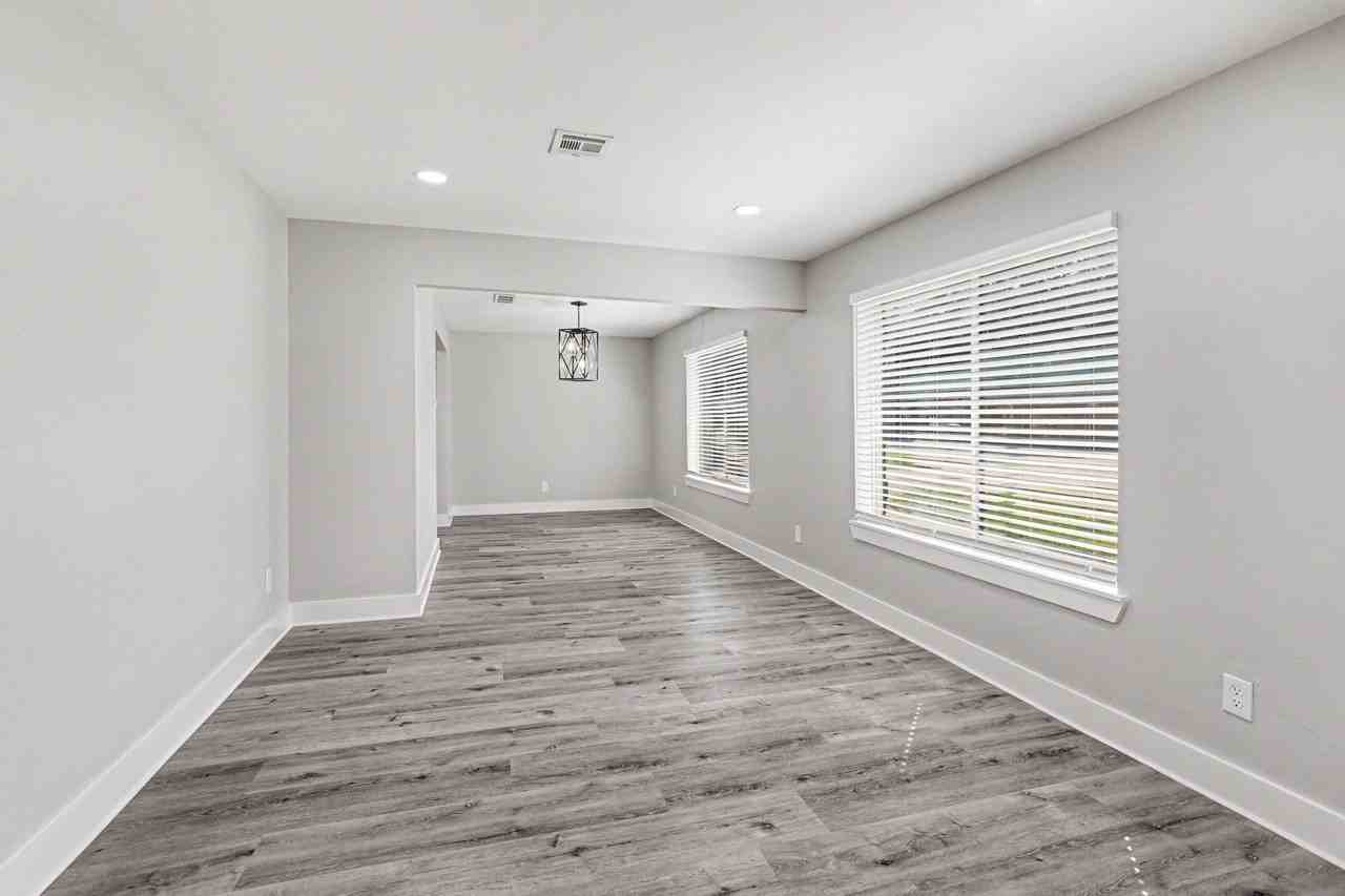 10606 Hemwick Dr - Photo 7 of 16