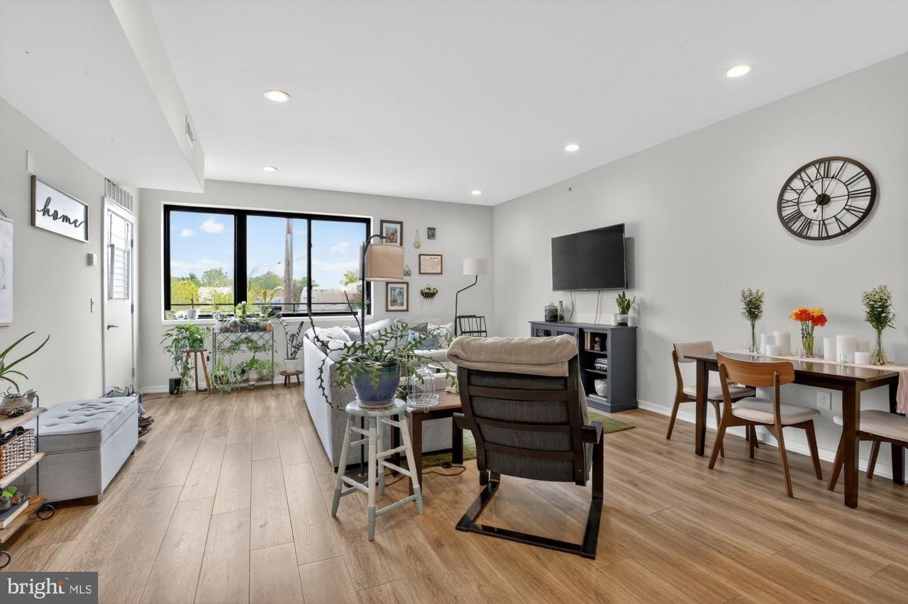 381 Martin St #3 - Photo 4 of 24
