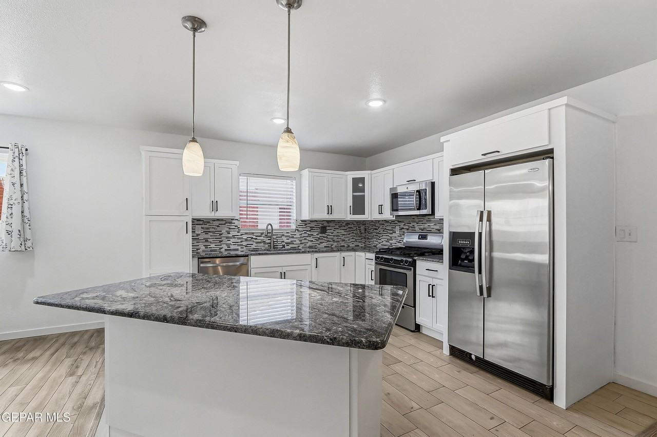 1716 Jean Louise St - Photo 3 of 20