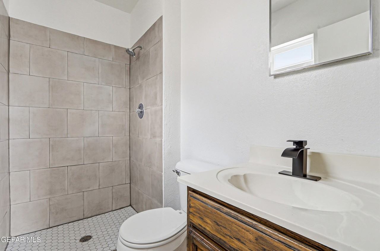 1716 Jean Louise St - Photo 5 of 20