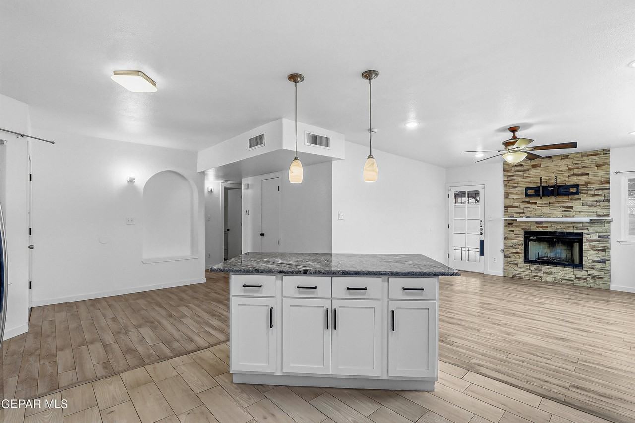 1716 Jean Louise St - Photo 7 of 20
