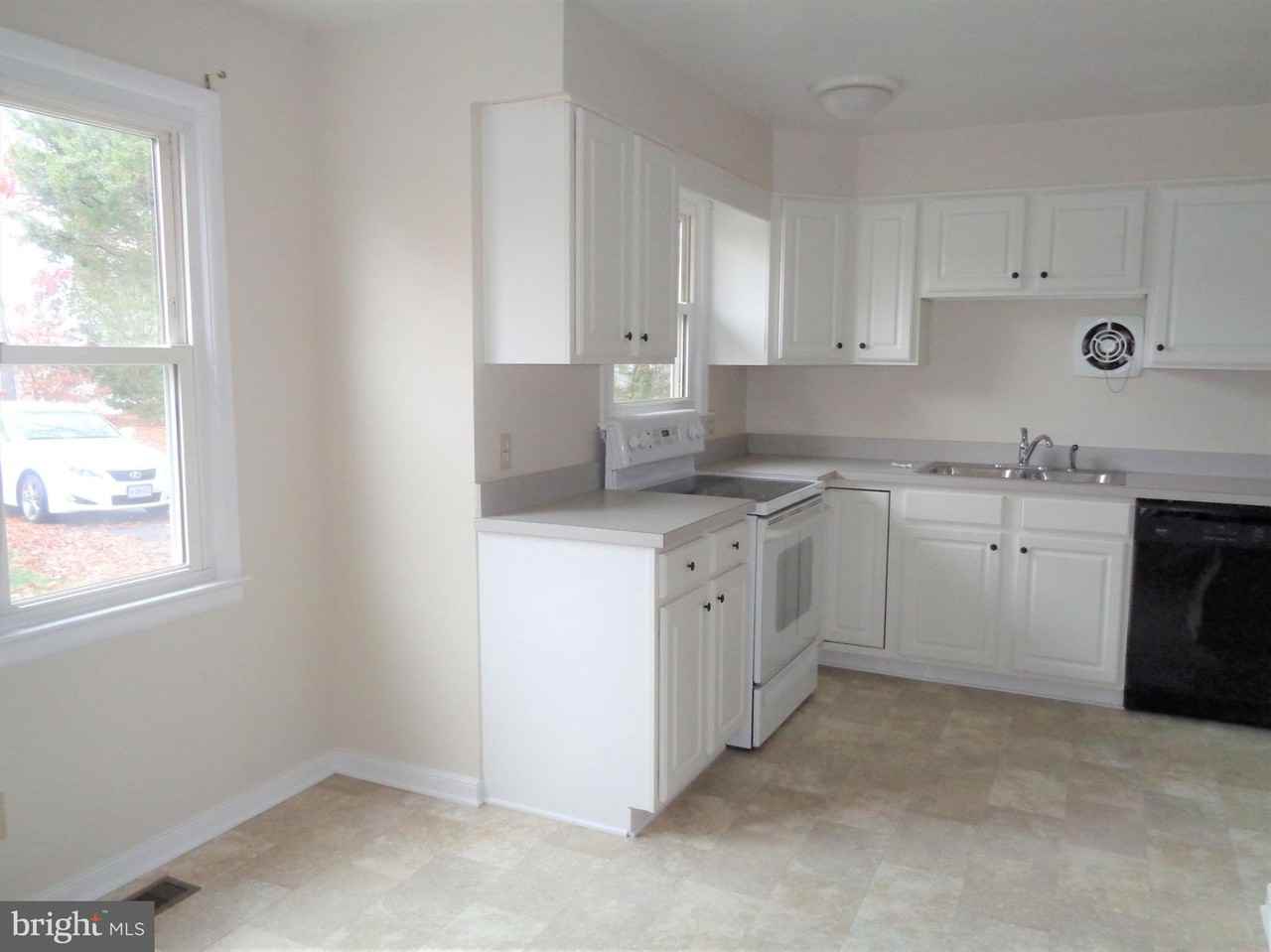 108 St Paul St - Photo 3 of 7