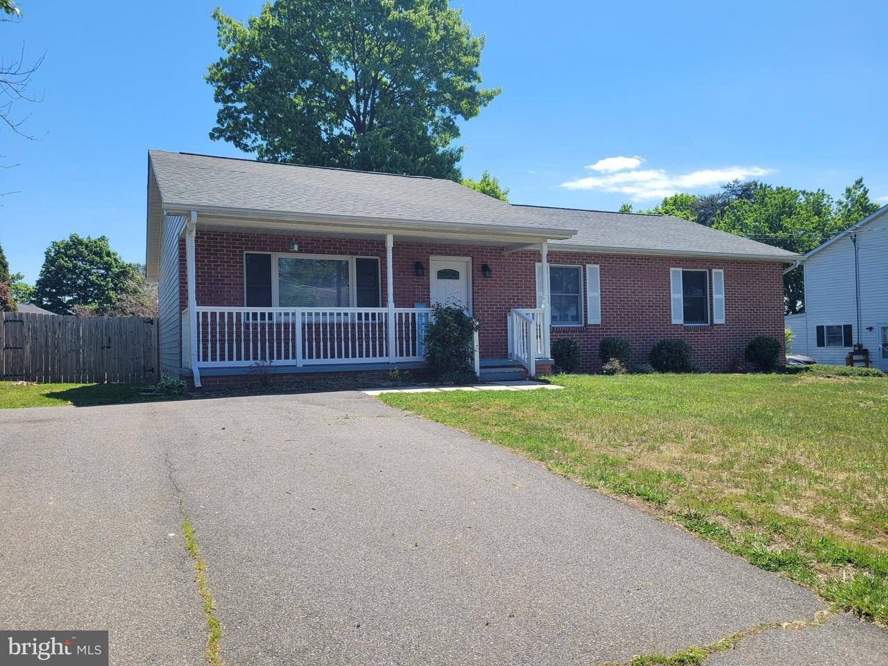 111 Windcrest Cir - Photo 2 of 28