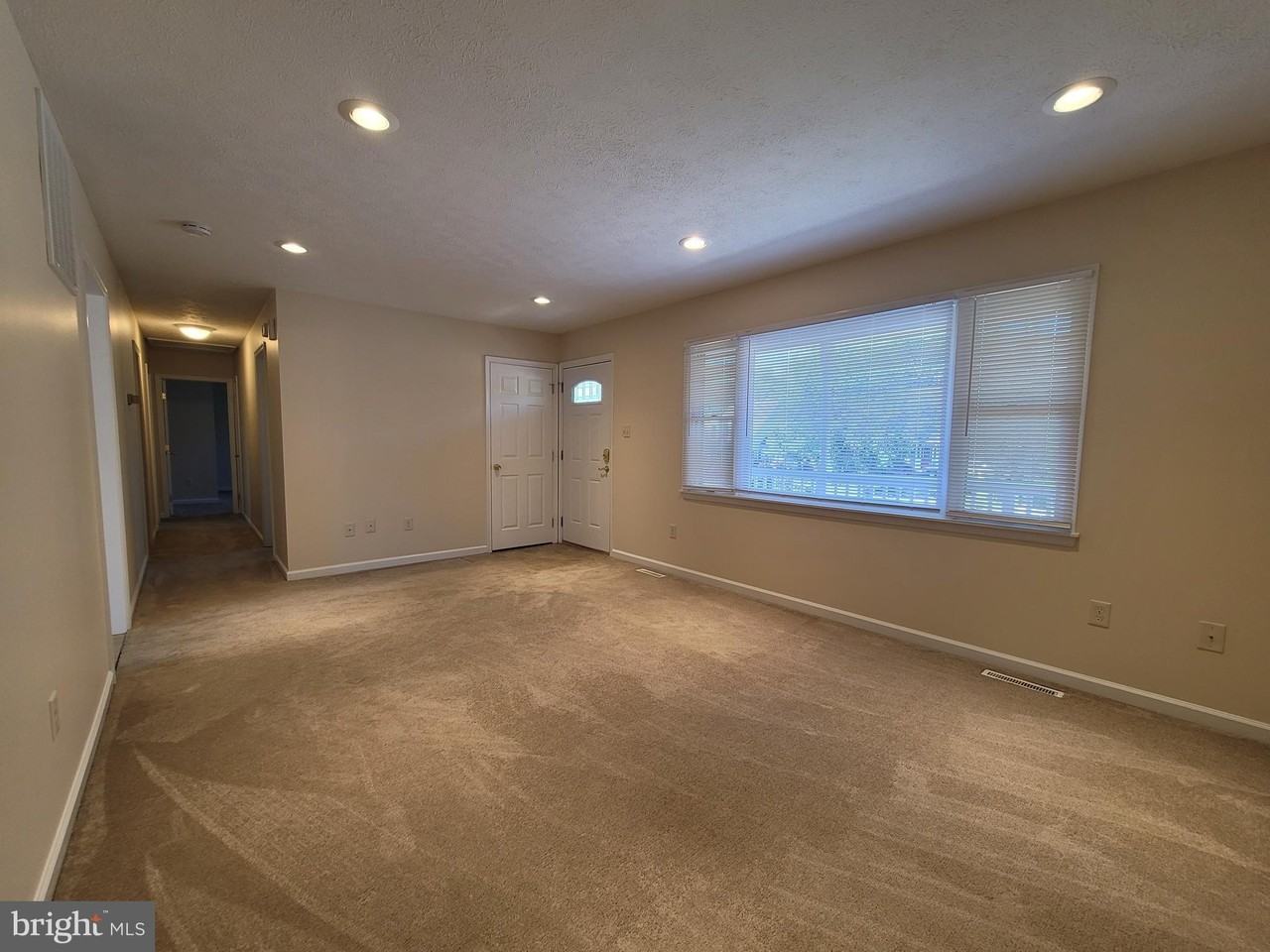 111 Windcrest Cir - Photo 6 of 28