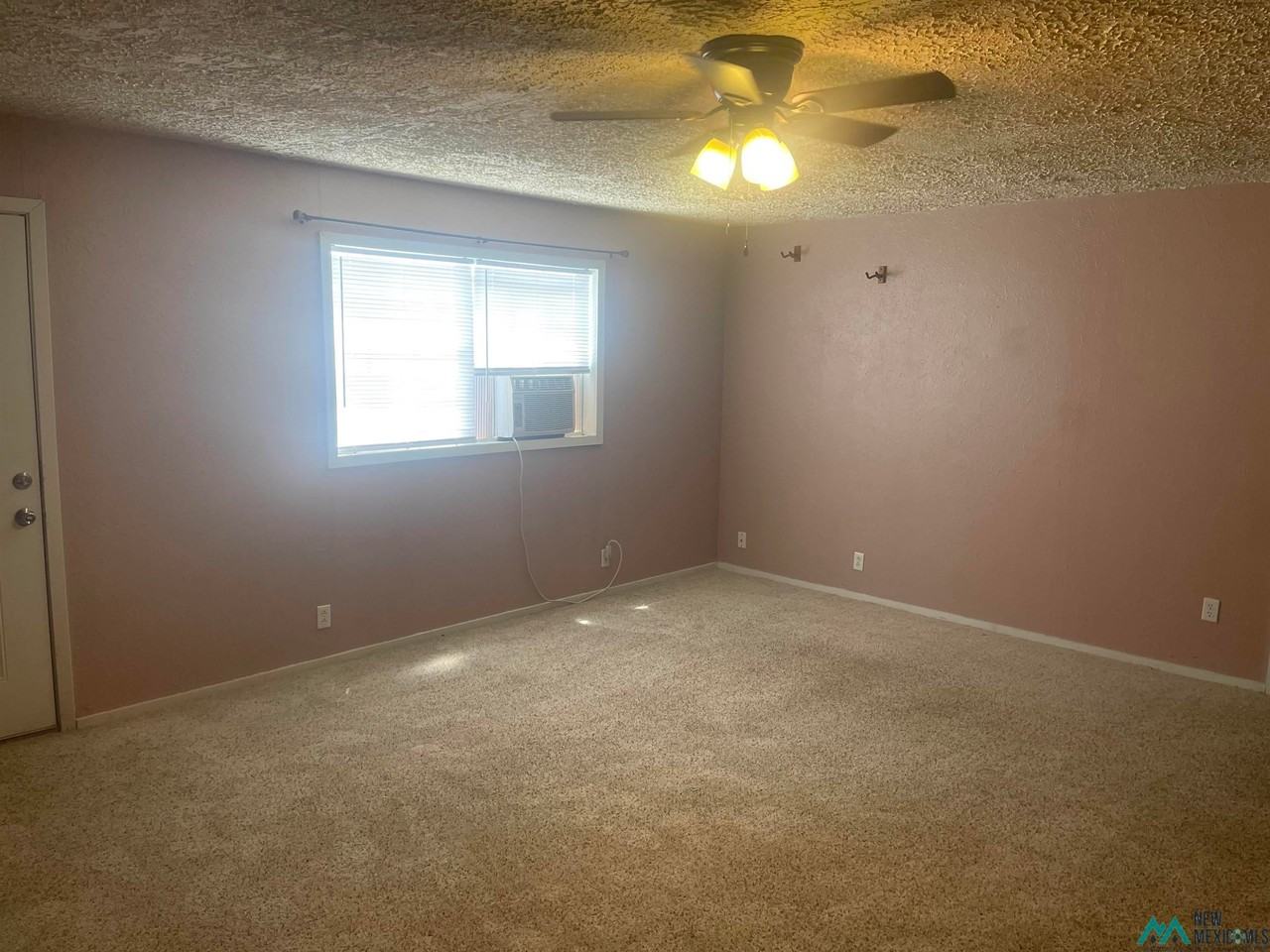 908 Maple St - Photo 3 of 25