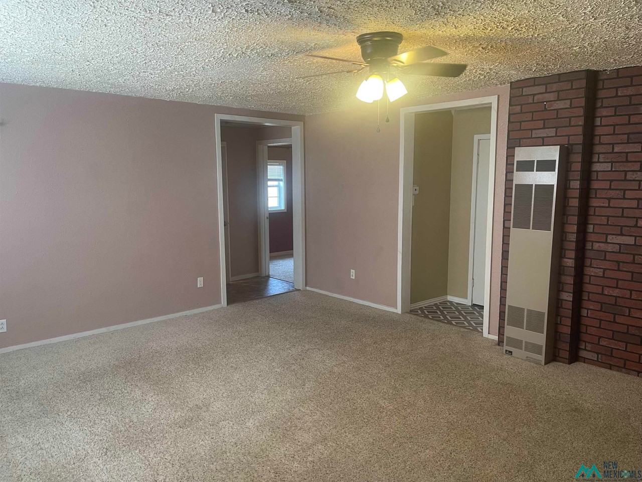 908 Maple St - Photo 5 of 25