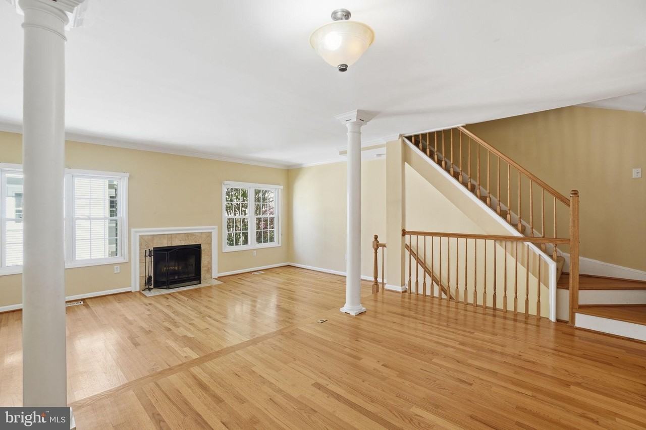 2391 Hunters Square Ct - Photo 3 of 25