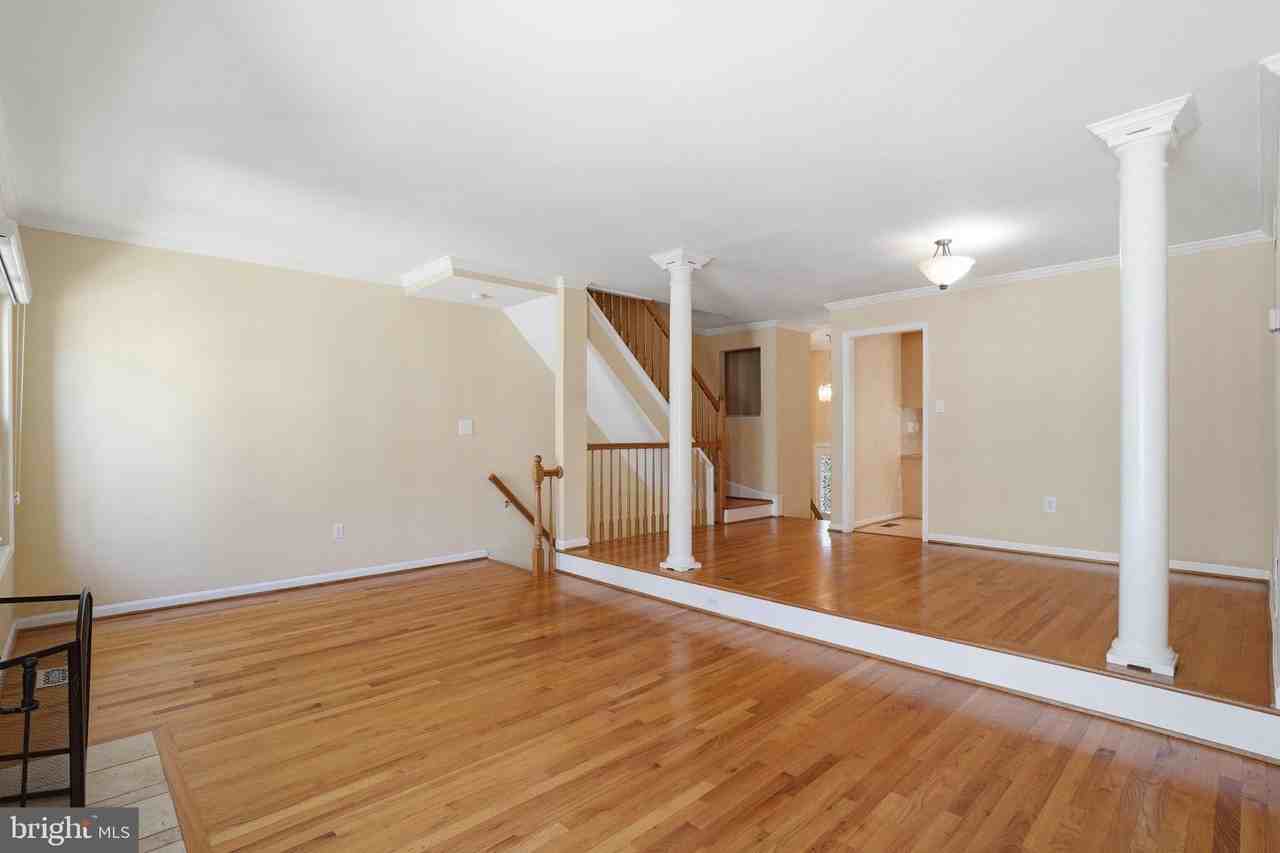 2391 Hunters Square Ct - Photo 4 of 25