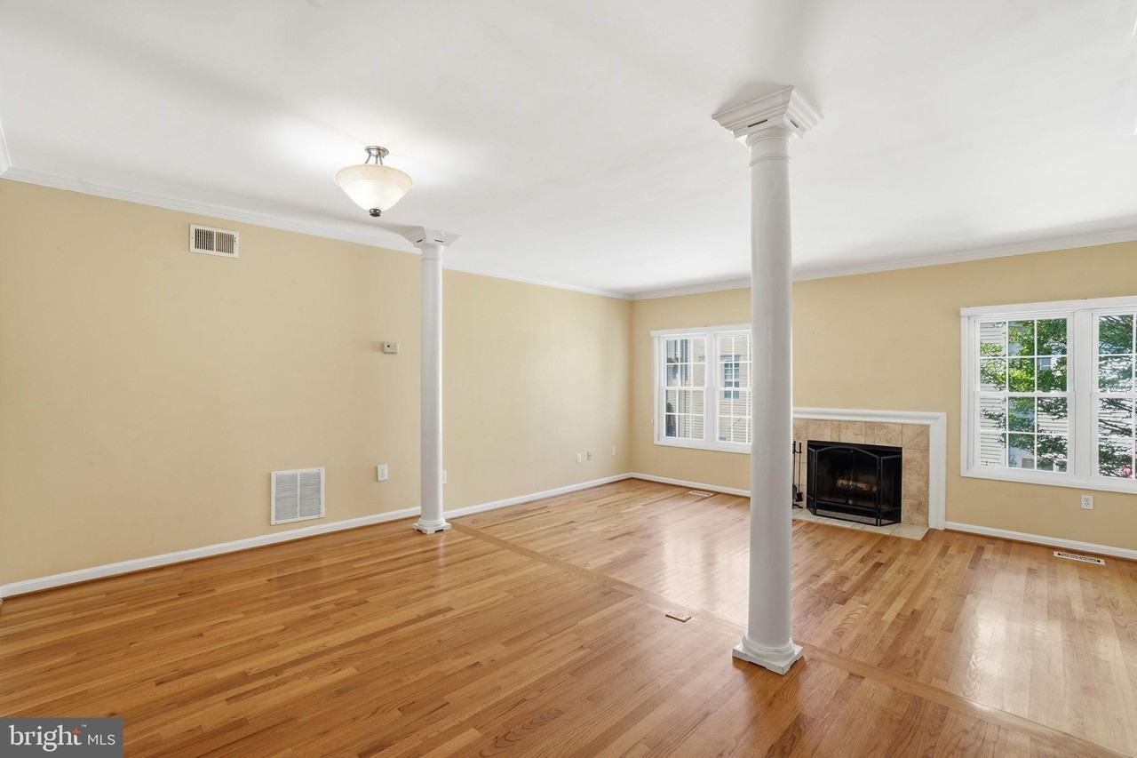 2391 Hunters Square Ct - Photo 5 of 25