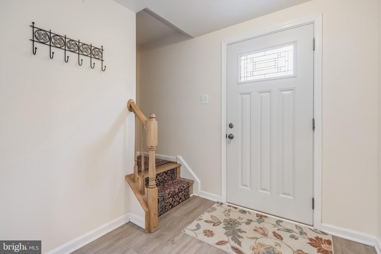 9523 Old Creek Dr - Photo 2 of 27