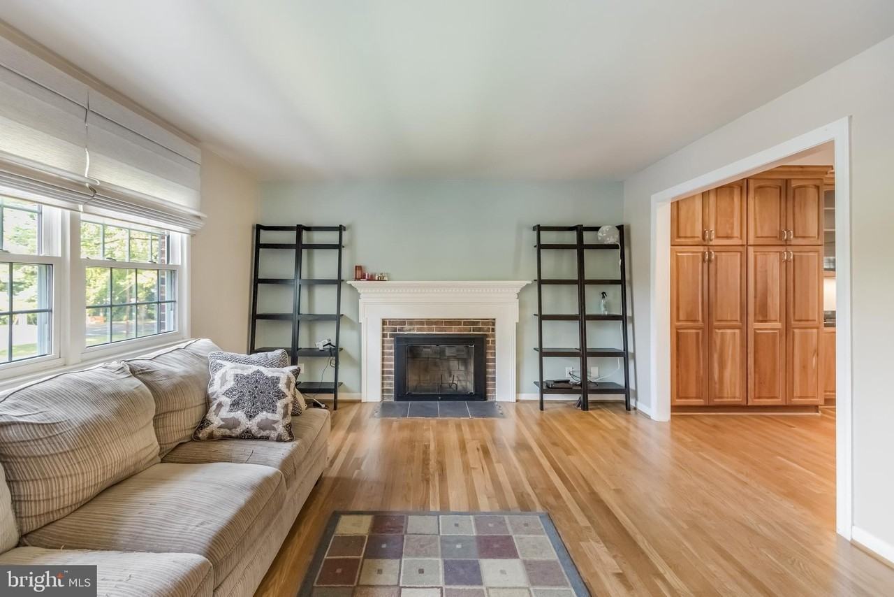 9523 Old Creek Dr - Photo 4 of 27