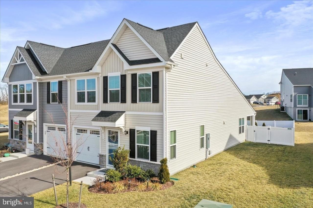 158 Bibury St - Photo 3 of 37