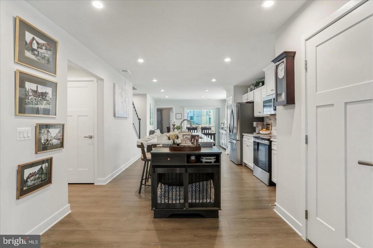 158 Bibury St - Photo 5 of 37