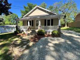 featured image of 3867 Leo St