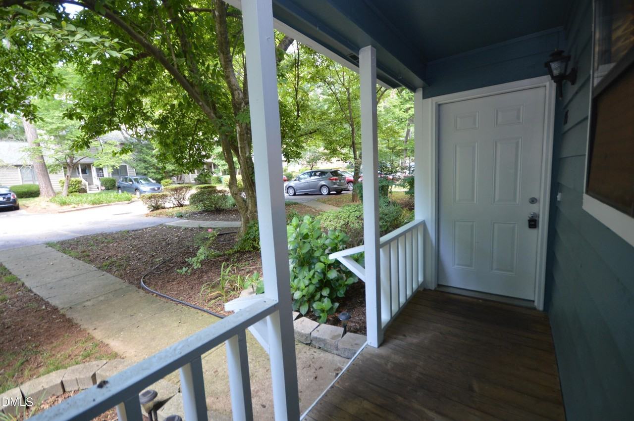 616 Applecross Dr - Photo 4 of 35