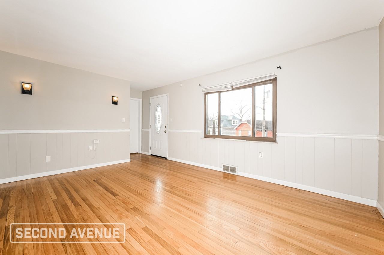 2015 Plainview Ave - Photo 4 of 27