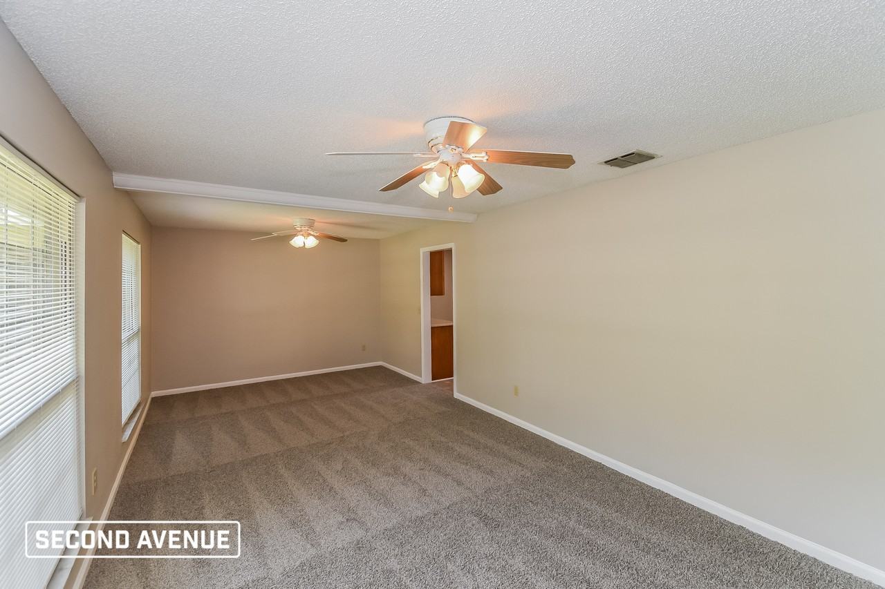 1512 Rebecca Dr - Photo 3 of 18