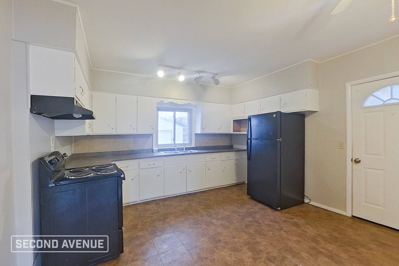 1635 Bronson Rd - Photo 6 of 20