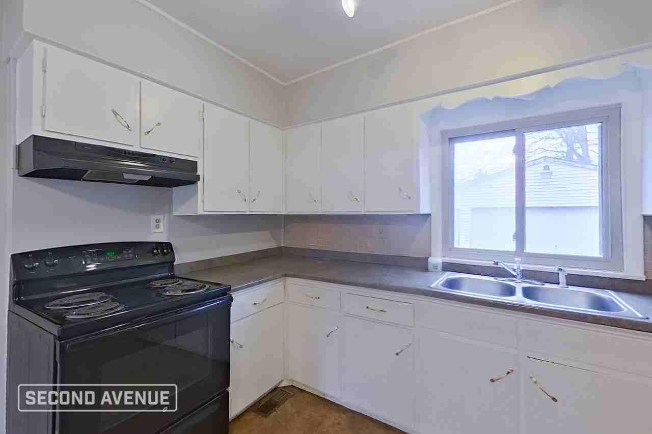 1635 Bronson Rd - Photo 7 of 20