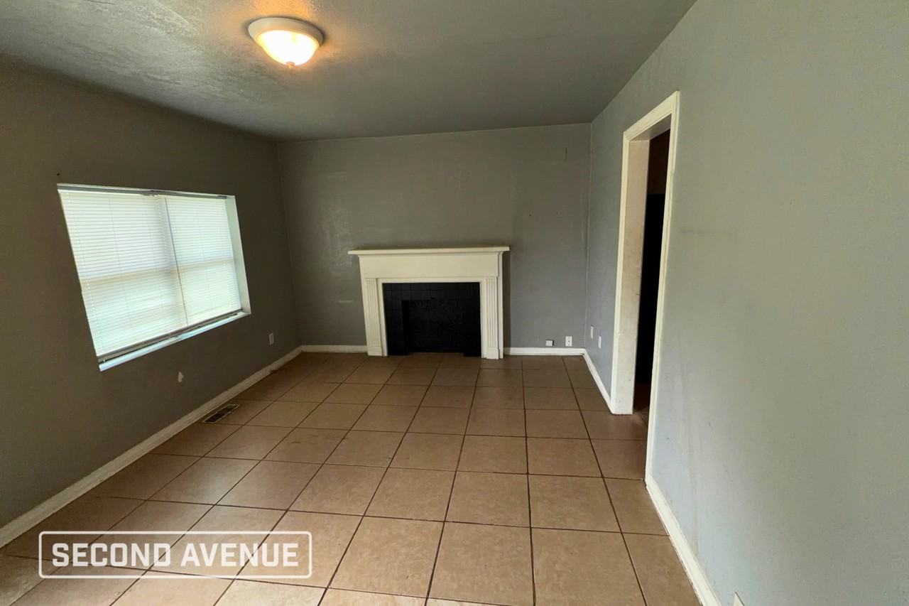 2212 Miramar Blvd - Photo 3 of 14