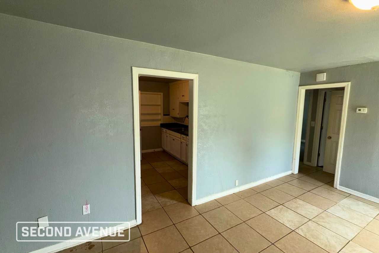 2212 Miramar Blvd - Photo 4 of 14