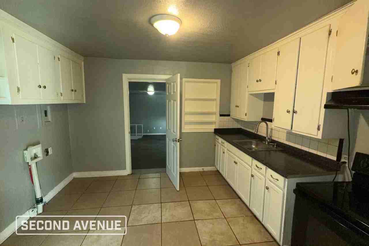 2212 Miramar Blvd - Photo 6 of 14
