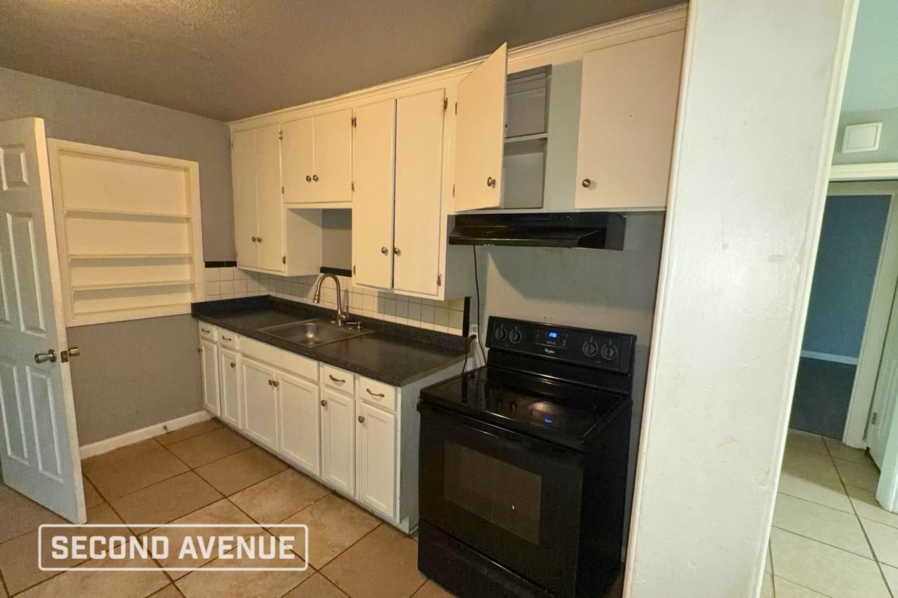 2212 Miramar Blvd - Photo 7 of 14