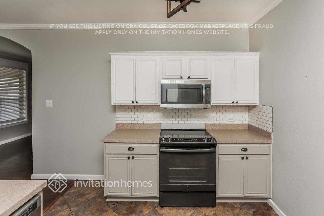 2725 Mountain Lion Dr - Photo 4 of 16