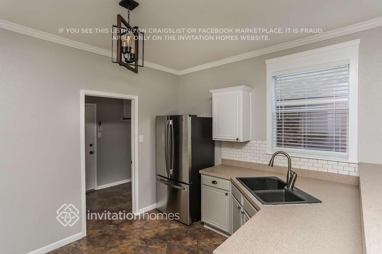 2725 Mountain Lion Dr - Photo 5 of 16
