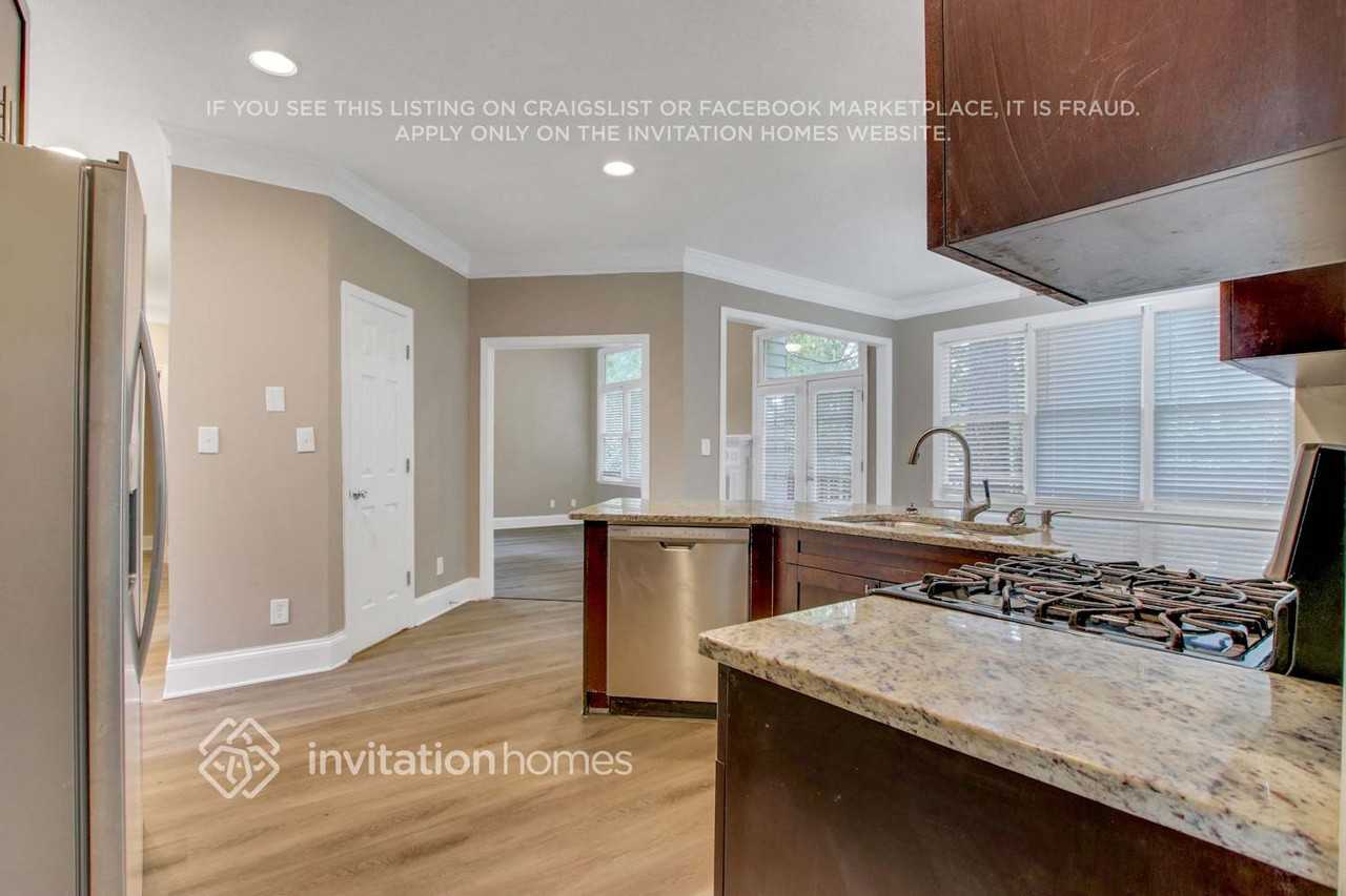 2719 Mccoy Ave - Photo 6 of 16