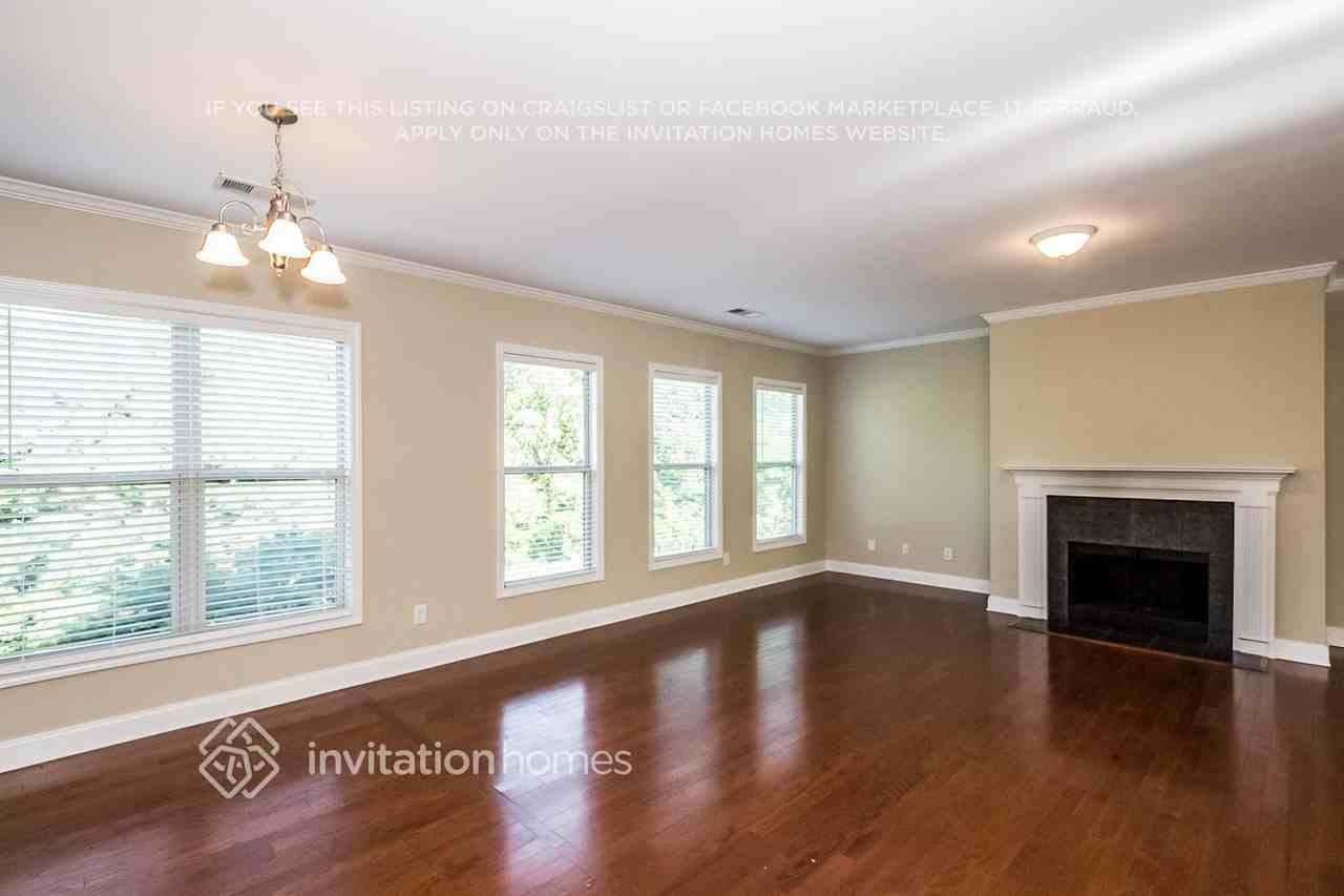 3602 Huddlestone Ln - Photo 3 of 17