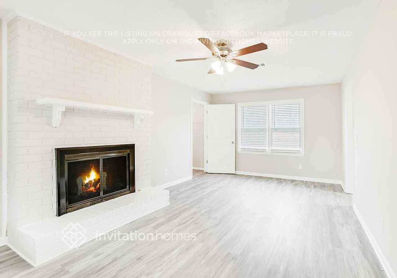 6647 Forestdale Ln - Photo 4 of 26