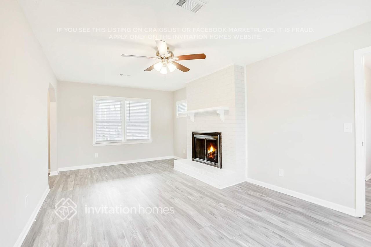 6647 Forestdale Ln - Photo 6 of 26