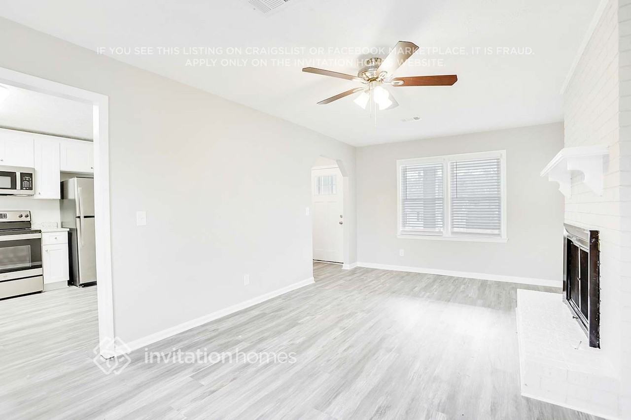 6647 Forestdale Ln - Photo 7 of 26