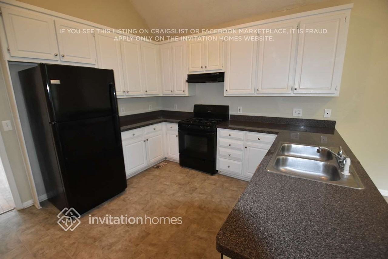 2026 Spicers Ln - Photo 4 of 12