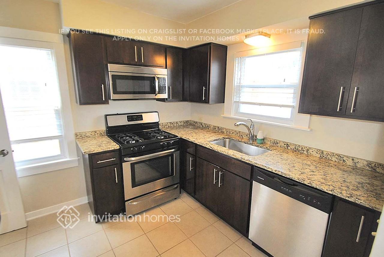 3242 N Oconto Ave - Photo 3 of 11