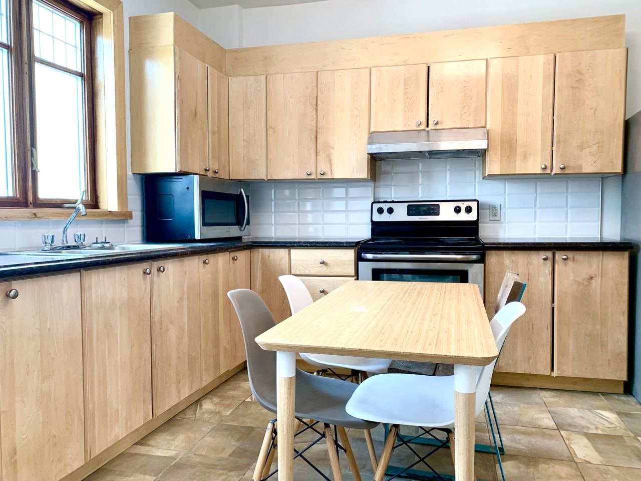 1047 Mont Royal East - Photo 2 of 13