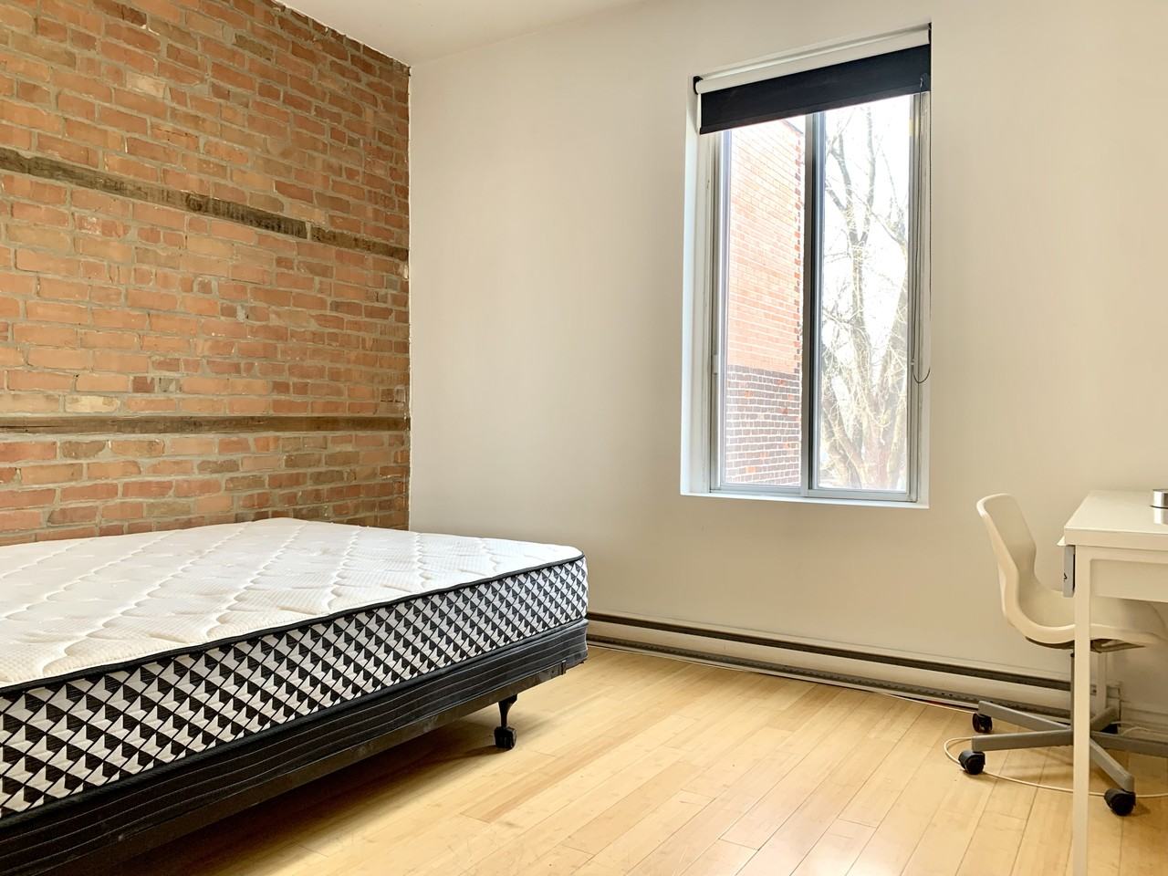 1047 Mont Royal East - Photo 5 of 13
