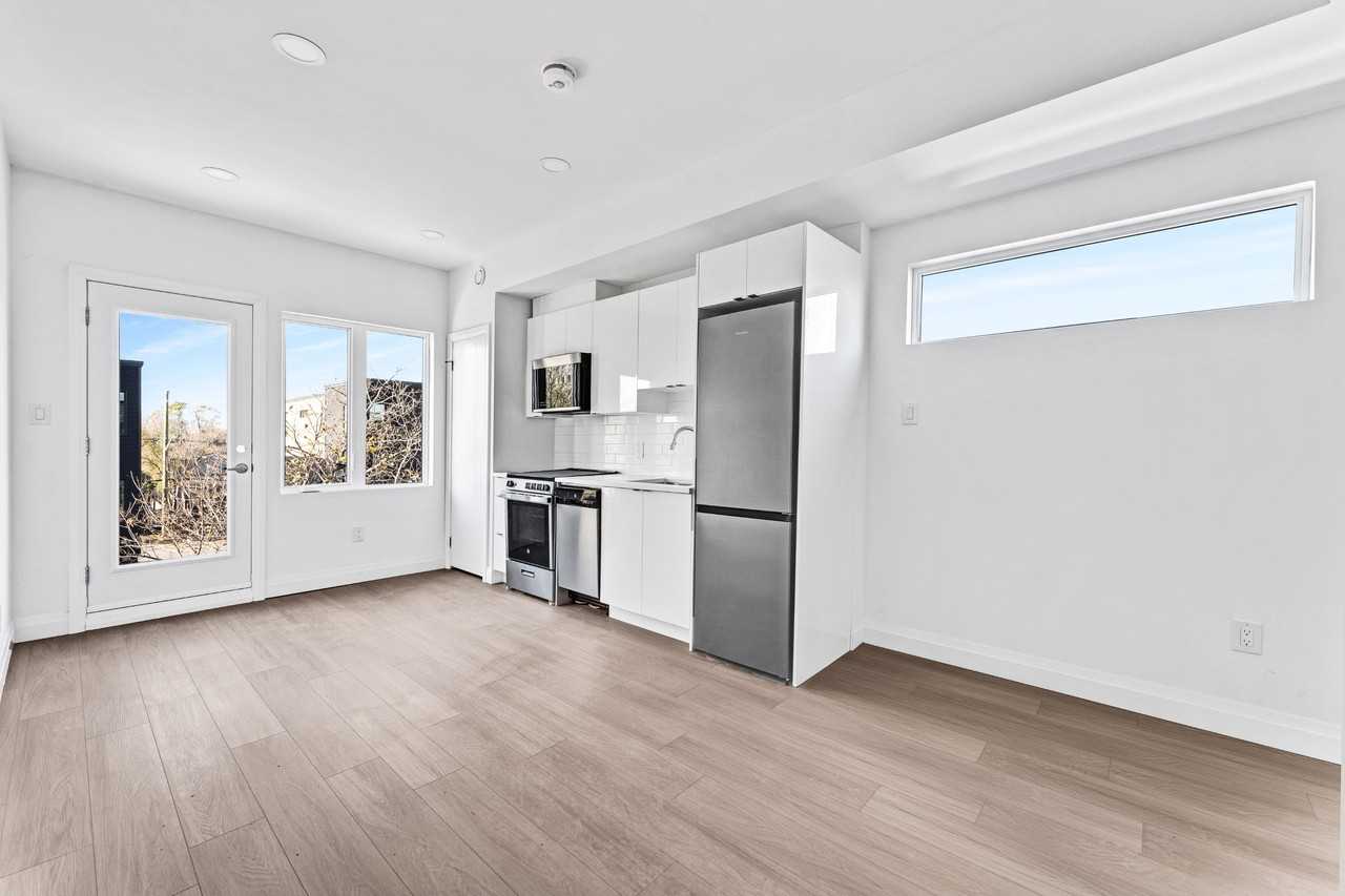 368 Tweedsmuir Avenue - Photo 2 of 9