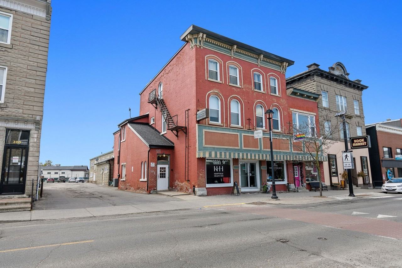 150 Prescott St - Photo 2 of 11